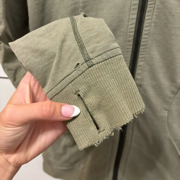 Lululemon On The Daily Hoodie
Heathered Fatigue Fog - Picture 11 of 12